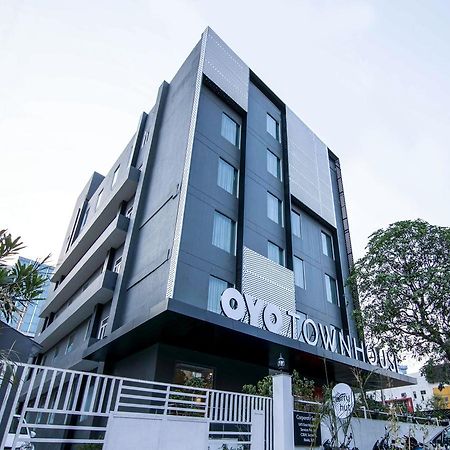 Oyo Townhouse 028 Corporate Suite Noida Luaran gambar