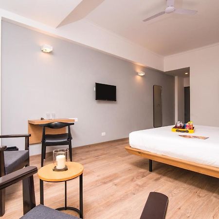 Oyo Townhouse 028 Corporate Suite Noida Luaran gambar