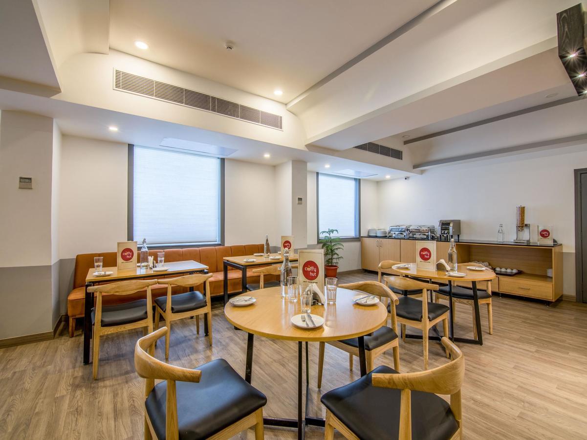 Oyo Townhouse 028 Corporate Suite Noida Luaran gambar