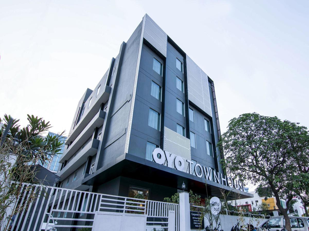Oyo Townhouse 028 Corporate Suite Noida Luaran gambar