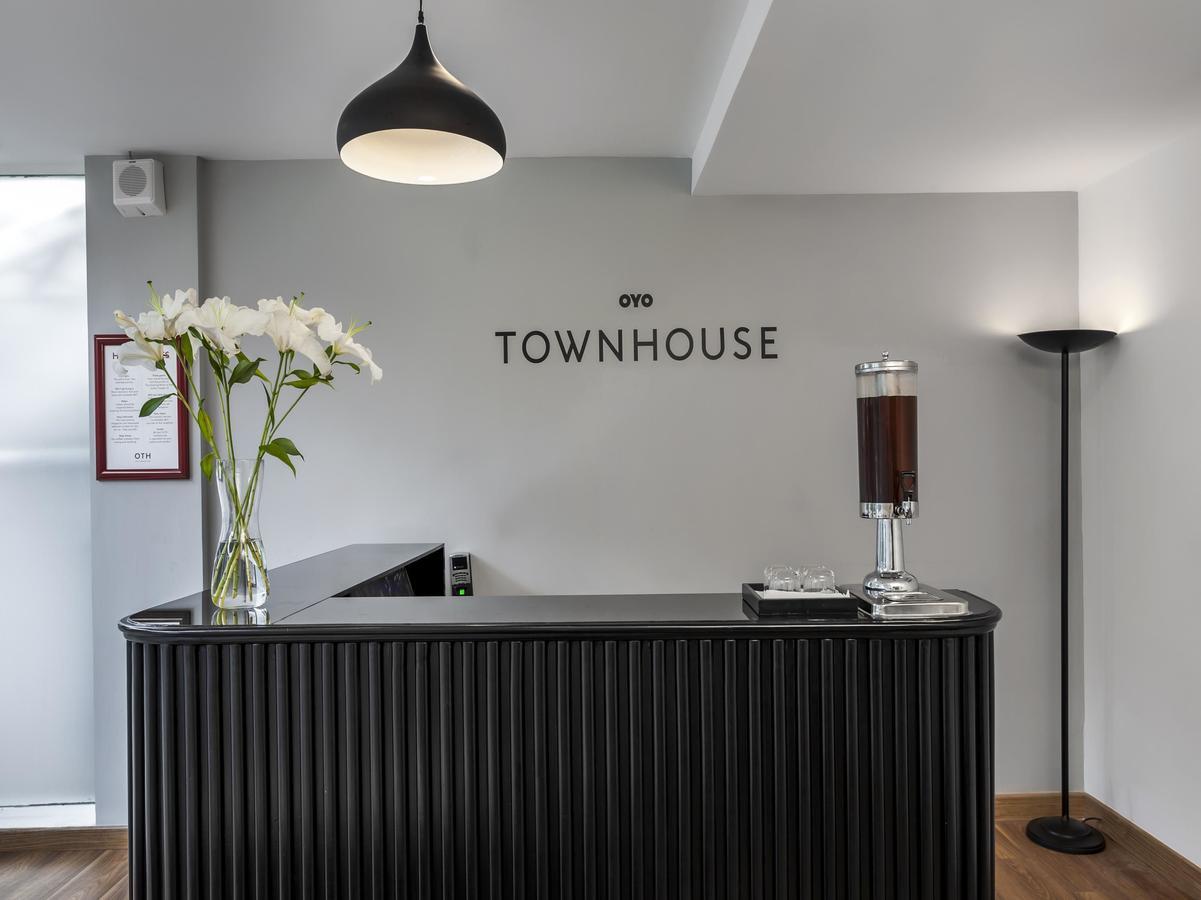 Oyo Townhouse 028 Corporate Suite Noida Luaran gambar