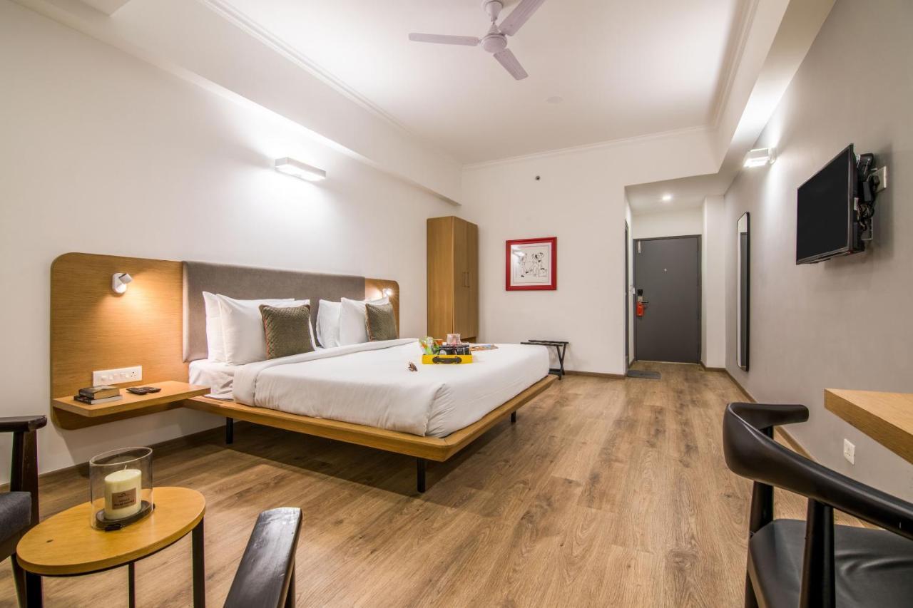 Oyo Townhouse 028 Corporate Suite Noida Luaran gambar