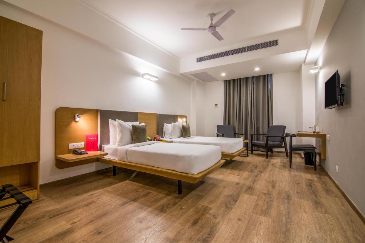 Oyo Townhouse 028 Corporate Suite Noida Luaran gambar