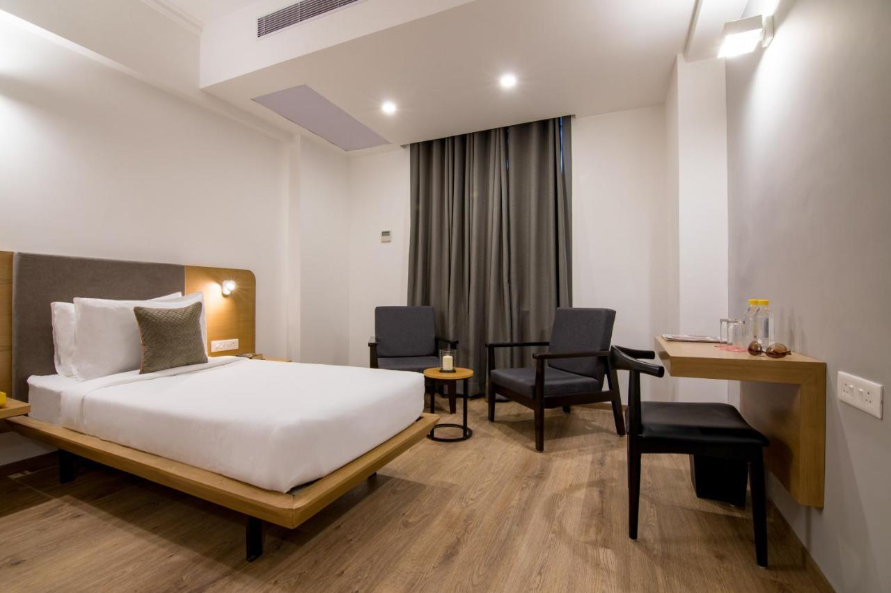 Oyo Townhouse 028 Corporate Suite Noida Luaran gambar