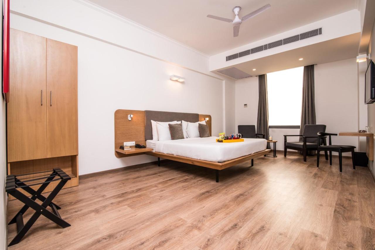 Oyo Townhouse 028 Corporate Suite Noida Luaran gambar