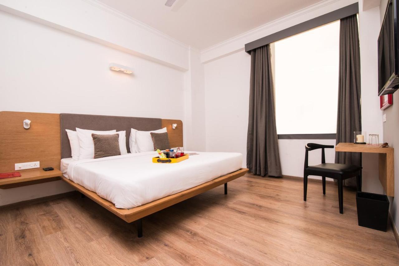Oyo Townhouse 028 Corporate Suite Noida Luaran gambar