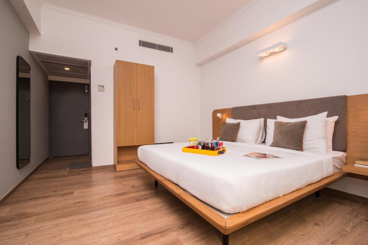 Oyo Townhouse 028 Corporate Suite Noida Luaran gambar