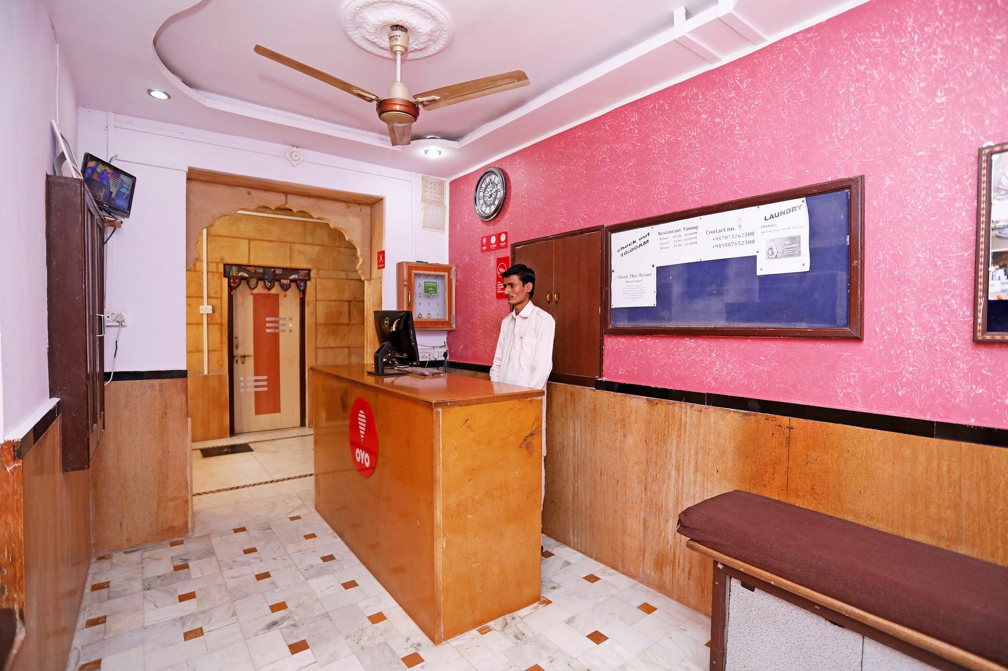 Oyo Townhouse 028 Corporate Suite Noida Luaran gambar