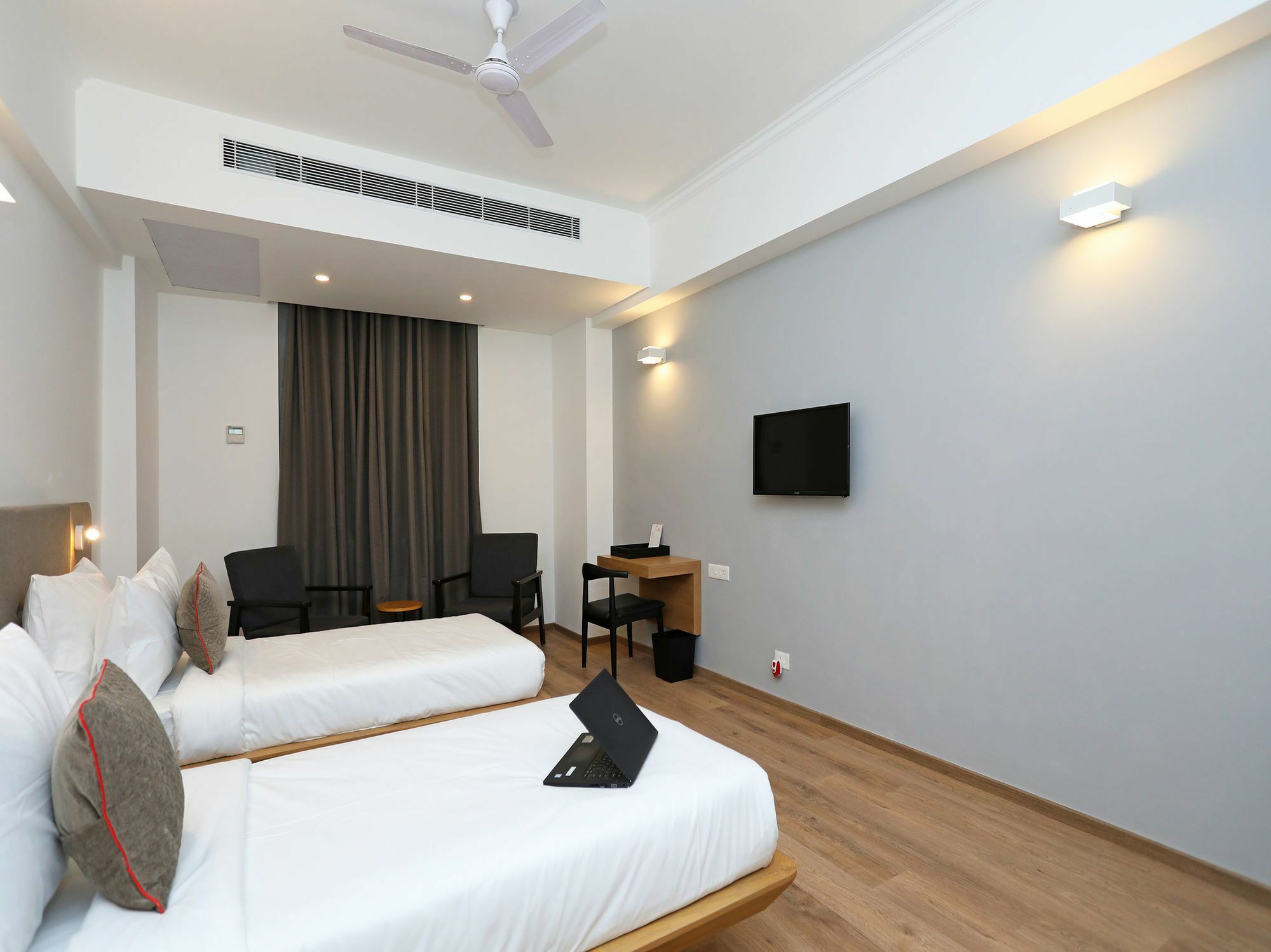 Oyo Townhouse 028 Corporate Suite Noida Luaran gambar