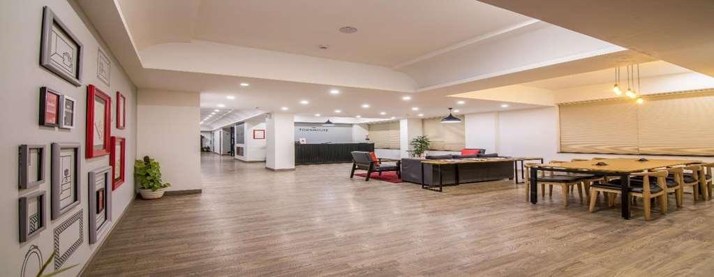 Oyo Townhouse 028 Corporate Suite Noida Kemudahan gambar