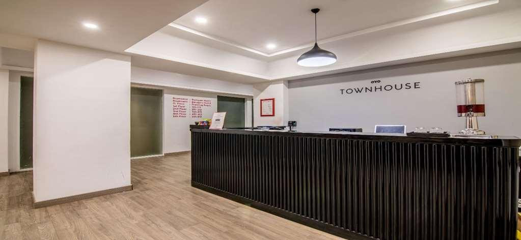 Oyo Townhouse 028 Corporate Suite Noida Dalaman gambar