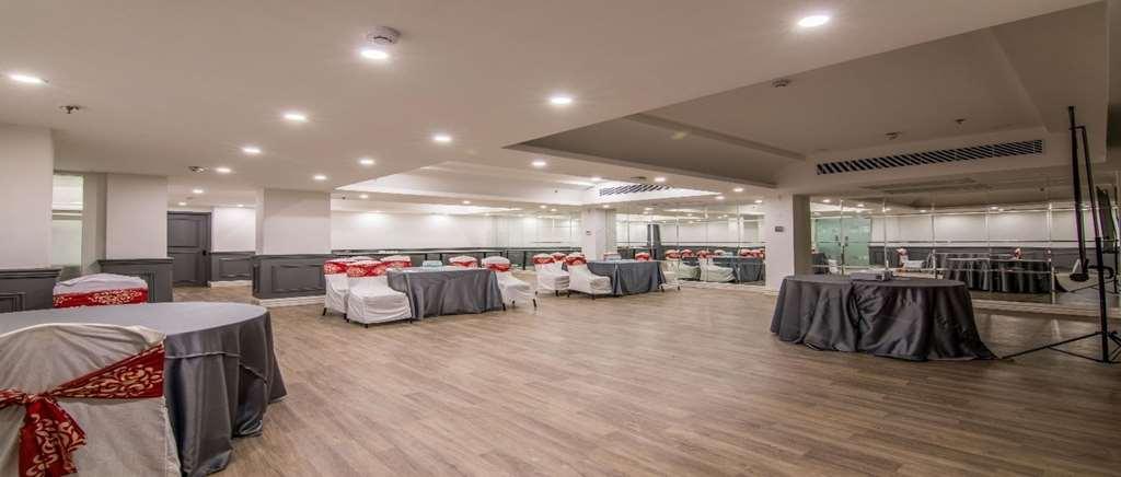 Oyo Townhouse 028 Corporate Suite Noida Kemudahan gambar