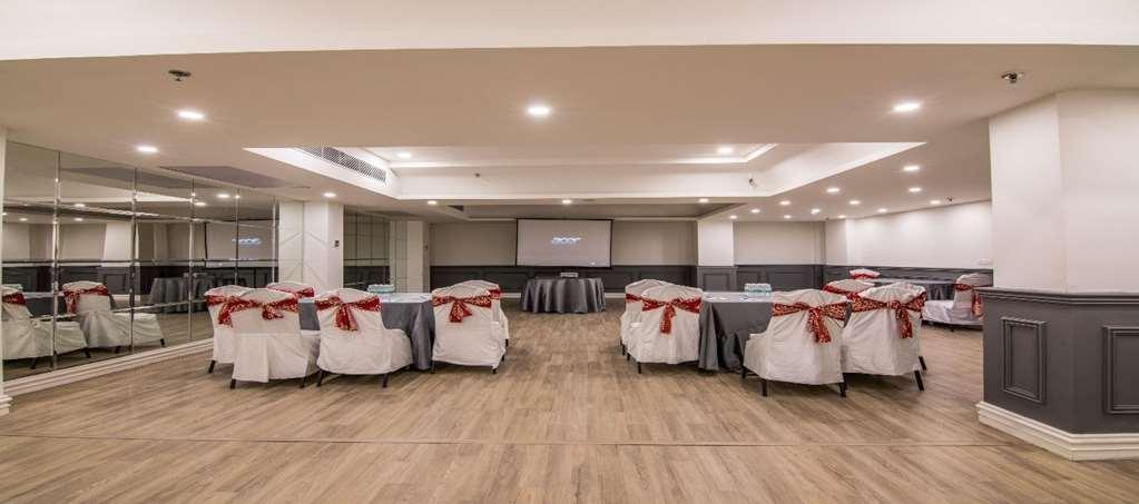 Oyo Townhouse 028 Corporate Suite Noida Kemudahan gambar